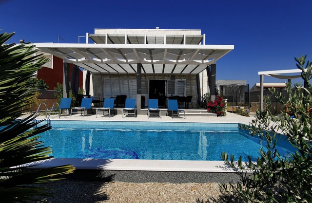 * Villa Sundowner with heated saltwater pool