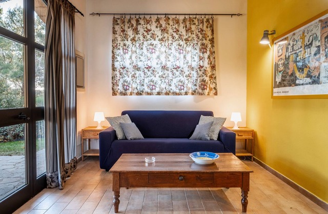 Villa 'Sunflower' with Private Garden and Wi-Fi