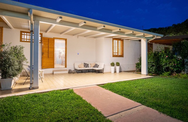 Villa surrounded by greenery 200mt from the sea, with large outdoor spaces