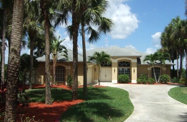 Villa surrounded by palm trees with solar heated pool for 4 people