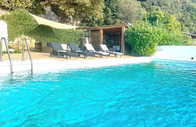 Villa swimming pools jacuzzi close to everything and quiet