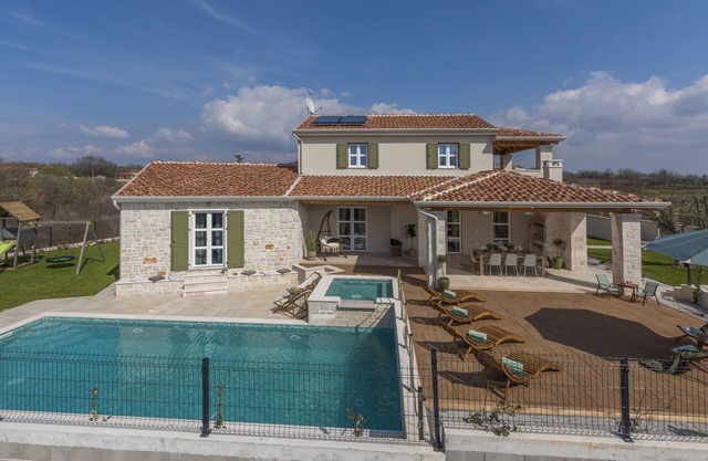 Villa Terra Magica, Perfekt für Familien. Whirlpool und Beheizter 40m2 Pool