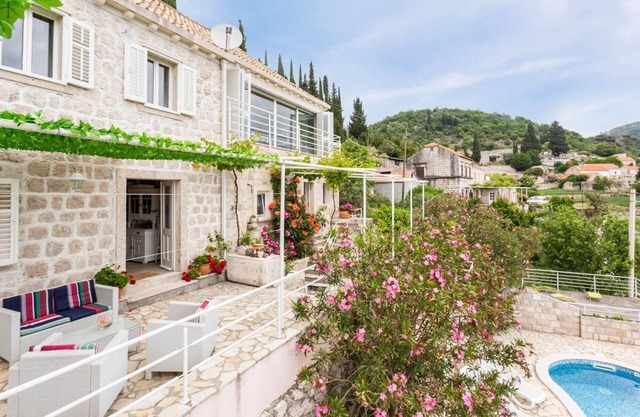 Villa Toni - Five Bedroom Villa, Sleeps 10