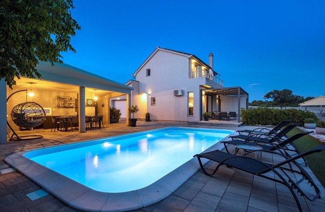 Villa Tonka near Krka National Park with big pool and 4 mountines bikes at disposal