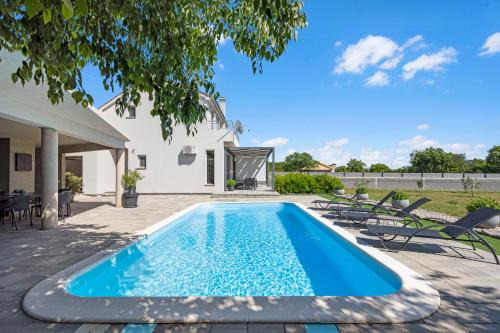 Villa Tonka with private pool near Krka