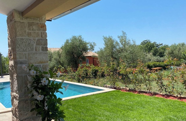 Villa TT Punta, Karigador