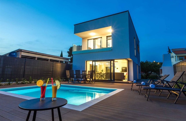 Villa Tuta with heated pool