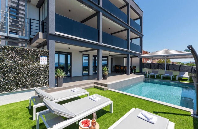 Villa Twins - Standard