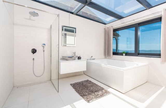 Villa Twins - Standard