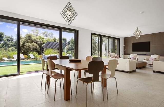 Villa Valériane, luxurious and contemporary, exceptional location amid Var vineyards