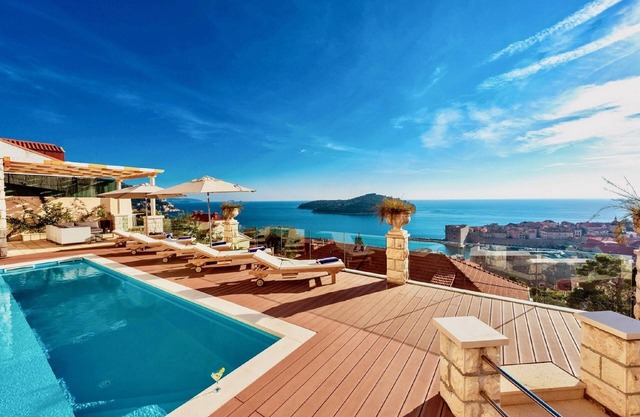 Villa Vega - Three Bedroom Villa with Swimming Pool