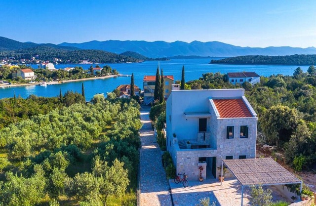 Villa Vera -Three Bedroom Villa with Terrace