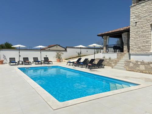Villa Victoria Istra - heated pool