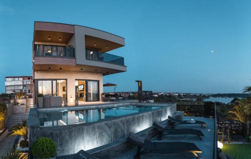 Villa Vie in Medulin for 10 people with heated pool, wellness and home cinema