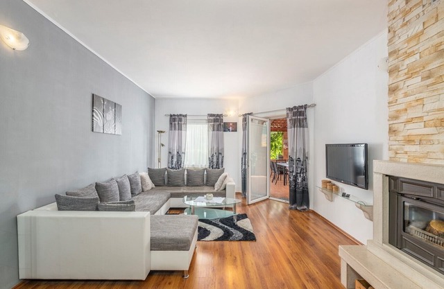 Villa Visnjan with Pool/Apartment No.3 with Terrace in Front of the Pool