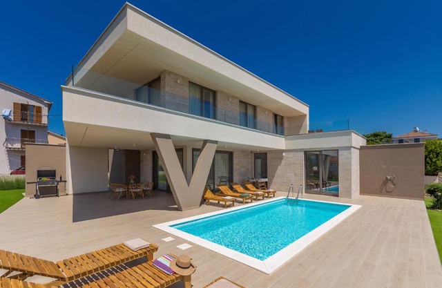 Villa VISTA with private pool and sauna