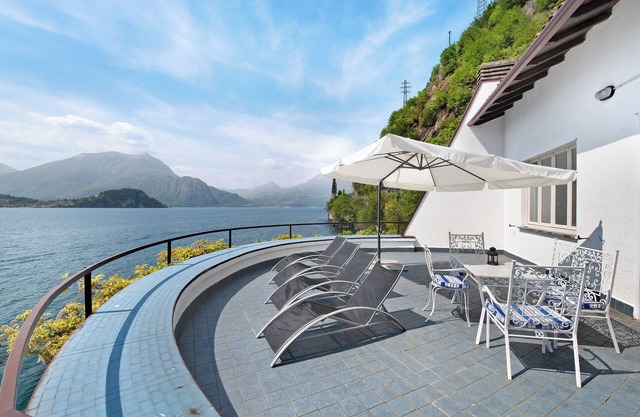Villa "Vittoria" with Lake & Mountain View, Terrace, Balcony & Wi-Fi