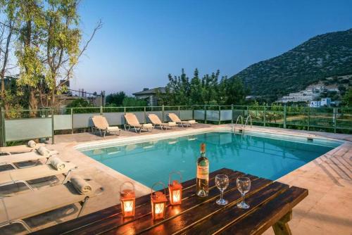 Villa Vlychada - With Private Pool
