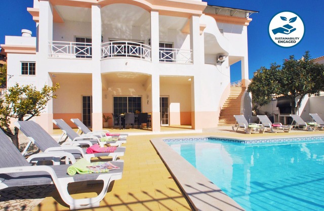 Villa w/BBQ & heatable pool, Albufeira