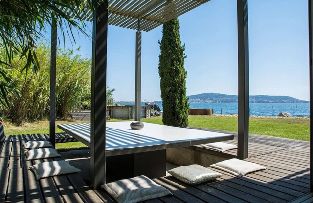 Villa waterfront - views with direct access to the laguna of Sète