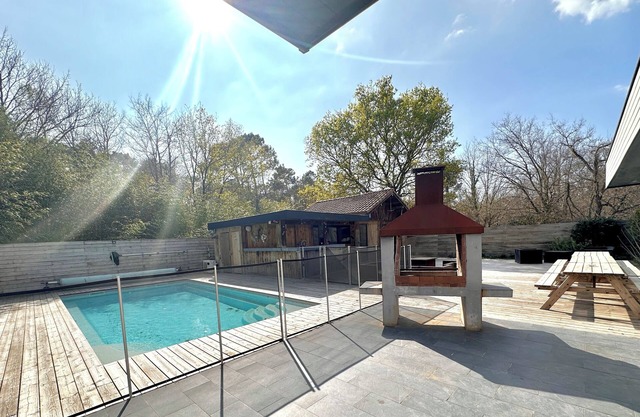 Villa with 7 bedrooms and pool For 16