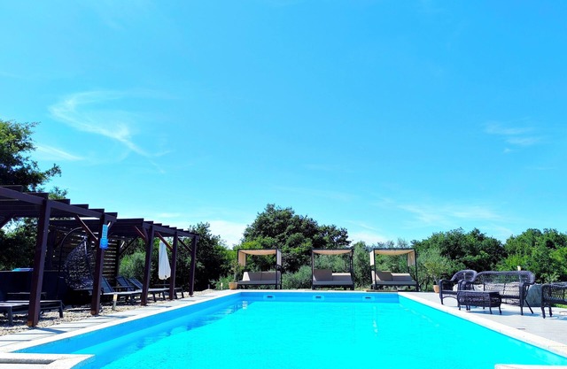 Villa with 9 bedrooms for 22 people STANCIJA NEGRICANI