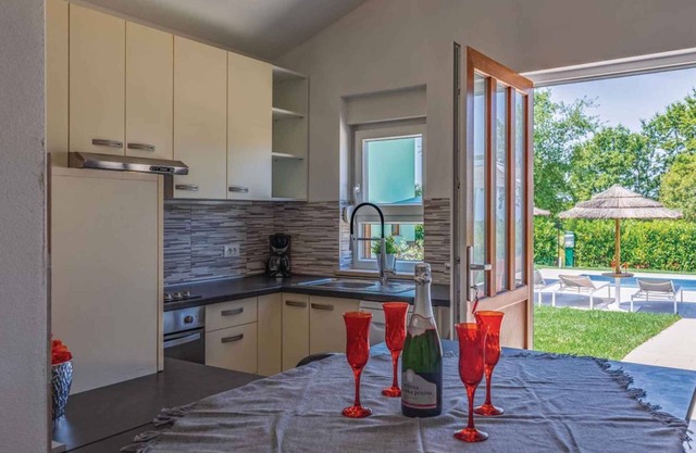 Villa with air conditioning, with barbecue facilities, with outdoor pool