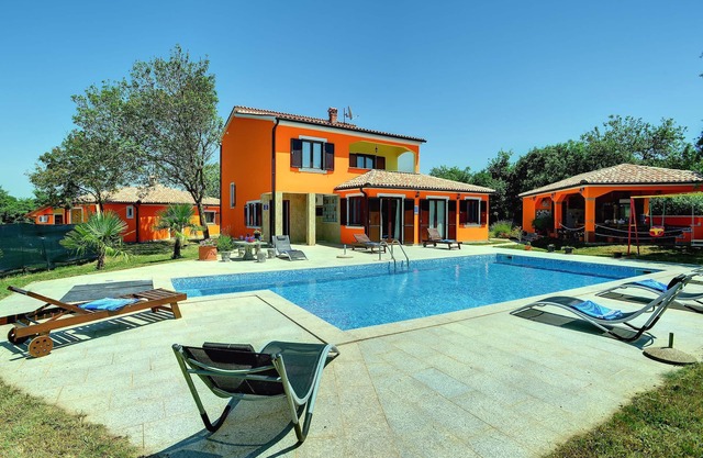 Villa with big garden and large pool near Pula JULY/AUGUST 30% DISCOUNT