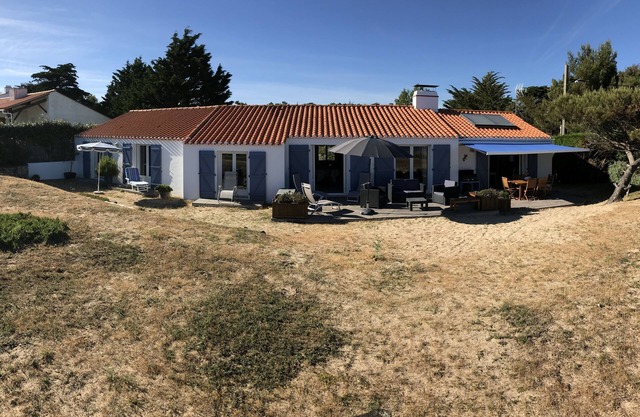 Villa with breathtaking sea view, fenced plot, on the edge of a forest, guaranteed peace and quiet