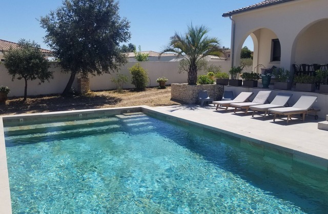 Villa with character, air-conditioned, between Nîmes and Uzès