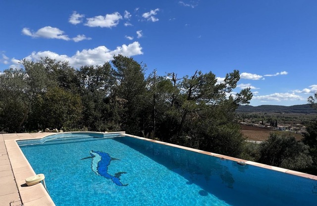 VILLA WITH POOL OVERFLOW