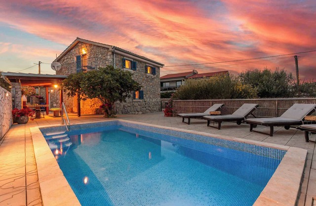 Villa with internet, washing machine and an outdoor pool