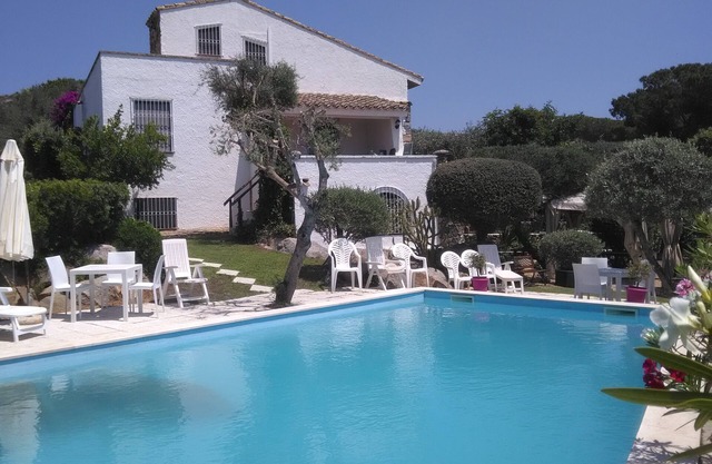 VILLA WITH PRIVATE POOL