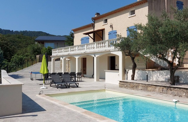 Villa with panoramic views, secure pool and air-conditioned bedrooms.