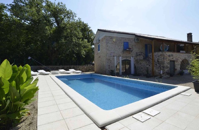 Villa with pool, air conditioning and 3 bathrooms