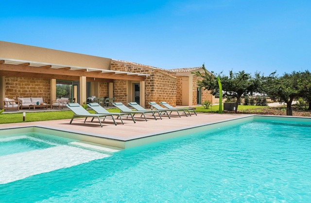 Villa with Pool and A/C in Sicily