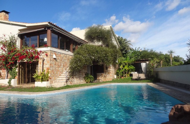 Villa with pool and private garden and barbecue. Elegant atmosphere