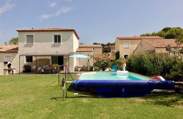 VILLA WITH POOL AND TRAMPOLINE IN CHARMING VILLAGE VIGNERON