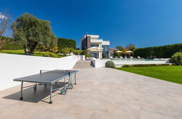 Villa with pool and wine cellar