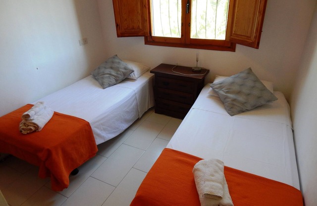 Villa with pool, beautiful views over Orba and its mountains