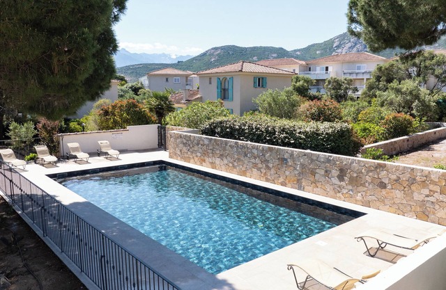 Villa with pool for 4 people.