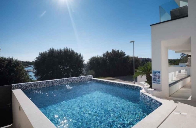 Villa with pool and sea view