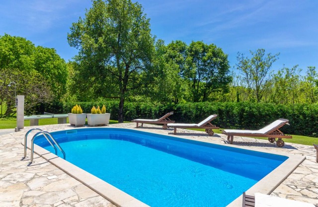 Villa with pool, Ideal for several families, 3 separate living units