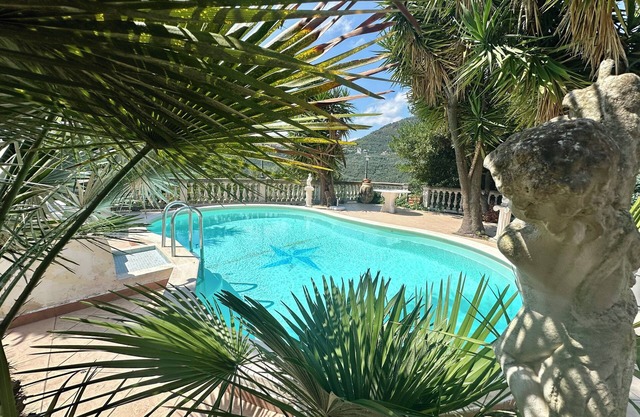 Villa with pool in a quiet hamlet among olive groves 8 km from the sea.