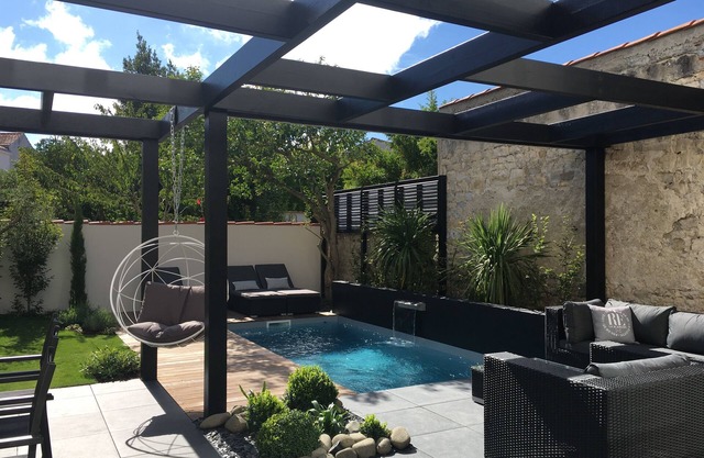 Villa with pool just a few minutes' walk from the Old Port beach