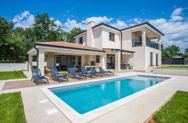 Villa with pool on the west coast of Istria