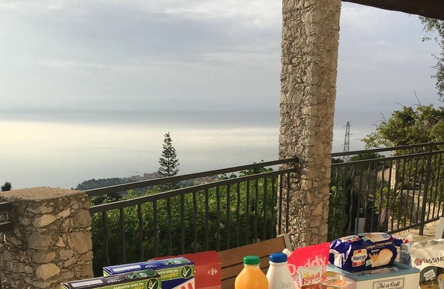 Villa with pool overlooking Monaco and the sea