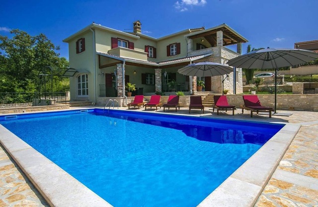 Villa with pool with a lovely panoramic view near Poreč
