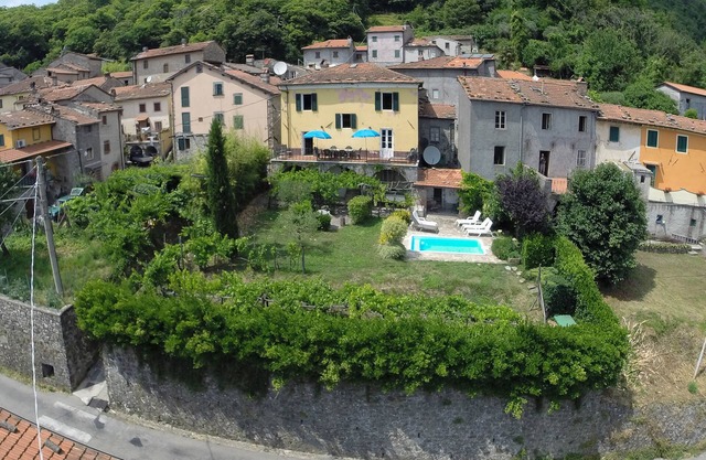 Villa with private pool and free Wi Fi internet. Sleeps up to 8 people in comfo