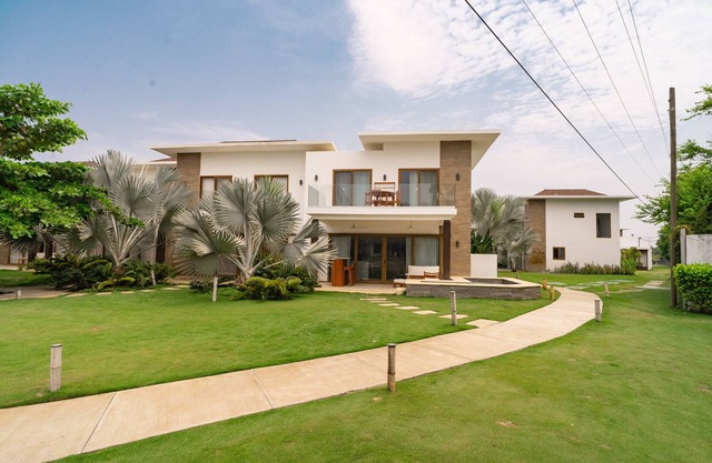 Villa with Private Jacuzzi & breakfast included